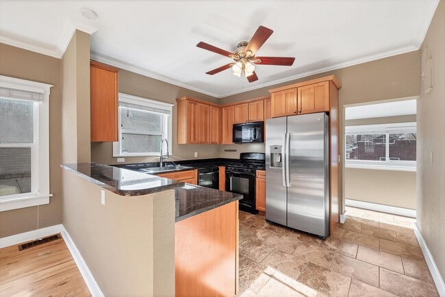 Building Photo - Stunning Craftsman Home in the Heart of Denver!