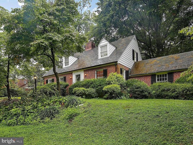 Building Photo - 5806 Kenmore Rd