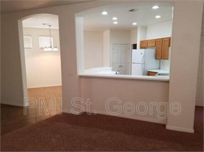Foto del edificio - 3753 E Canyon Crest Ave