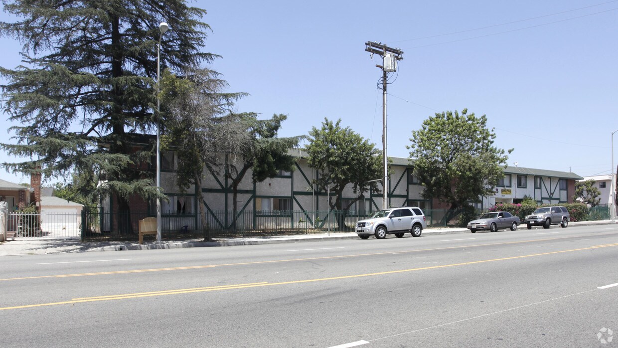 Building Photo - Vineland Courtyard