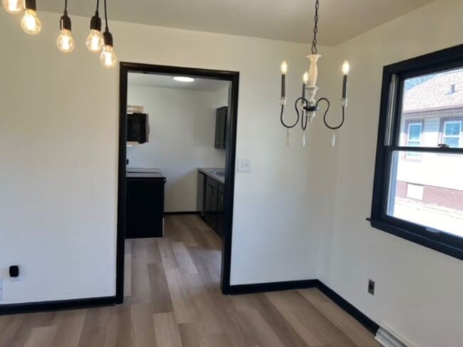 Building Photo - Charming 2BR Apartment Near Downtown Urbana + Garage