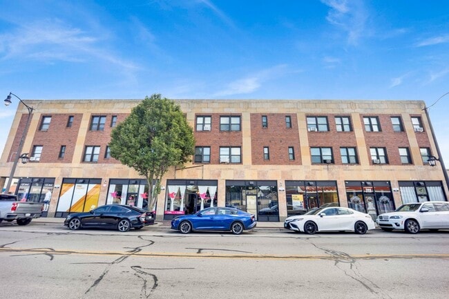 Building Photo - 701 S 5th Ave