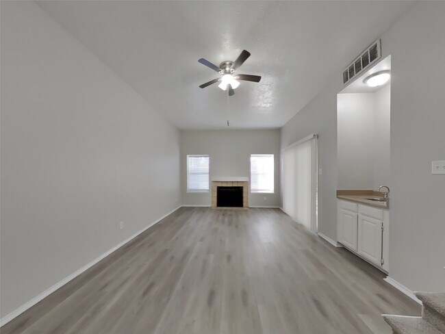 Foto del edificio - 1934 Creston Dr