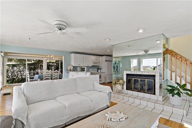 Building Photo - 18 Warren Ave