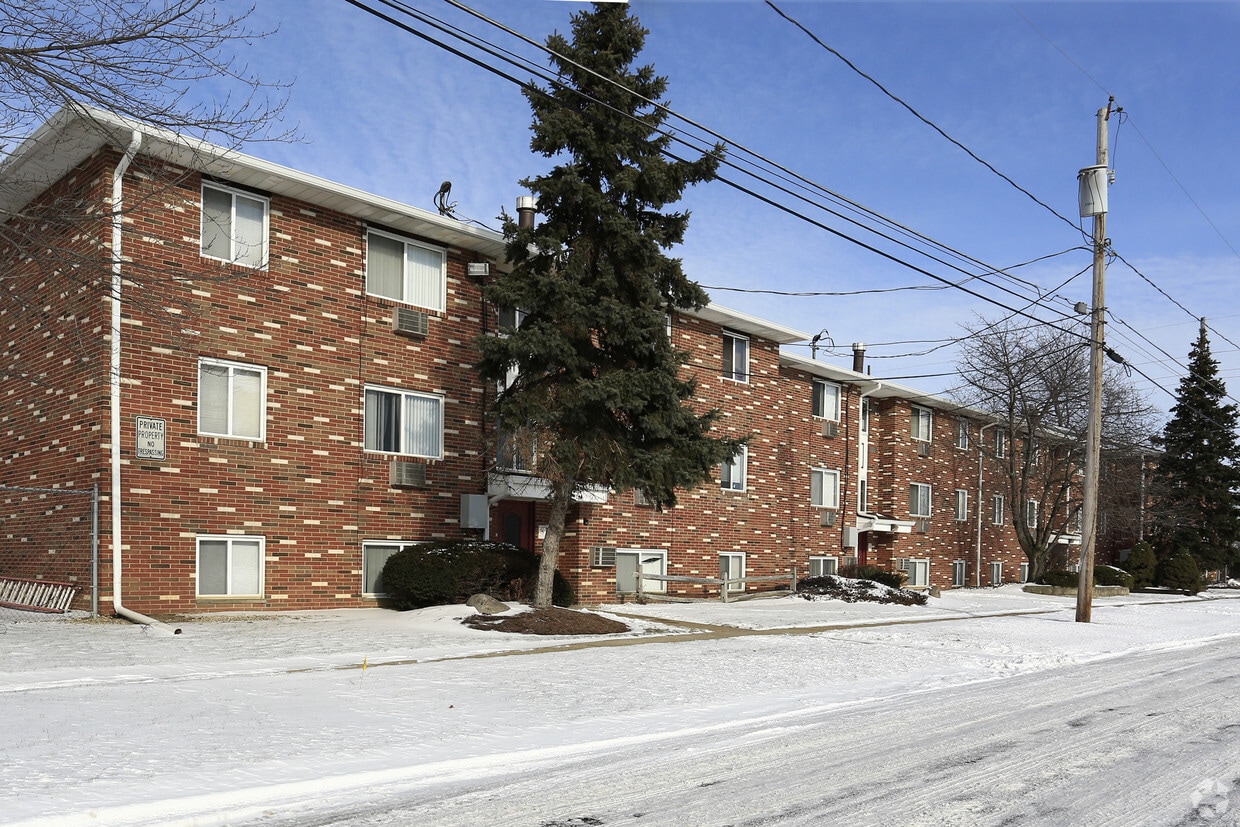 Essex Apartments Apartments in Elyria, OH