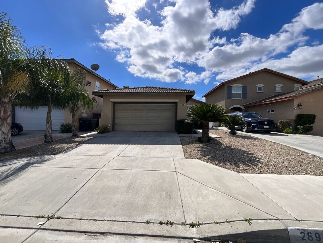 Primary Photo - Charming, 1-story home close to Hwy 15.