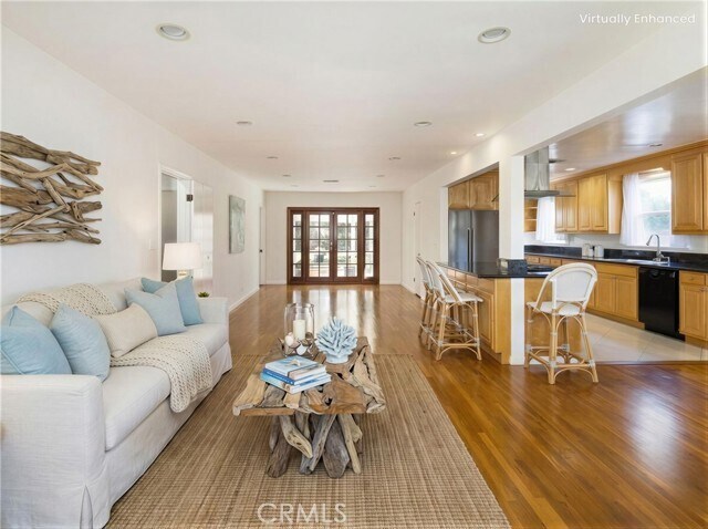 Foto del edificio - 7024 Alverstone Ave