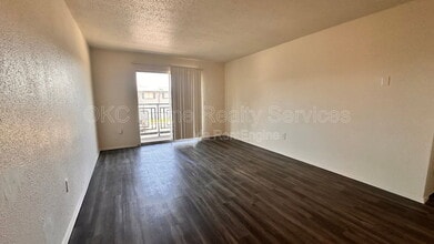 Building Photo - 703 NE 26th St