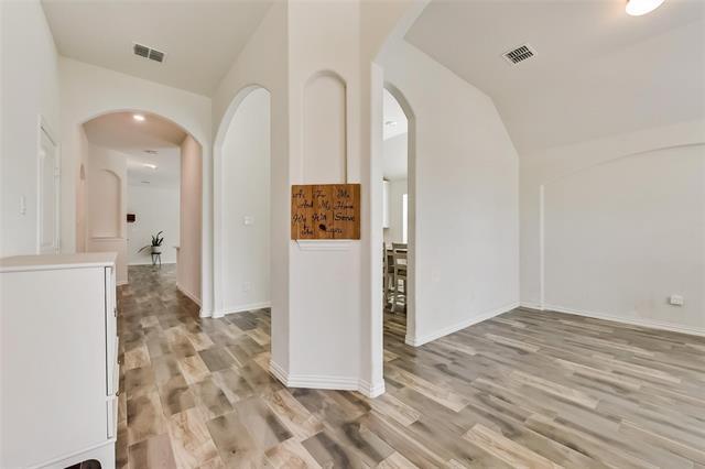 Foto del edificio - 814 Bluewood St