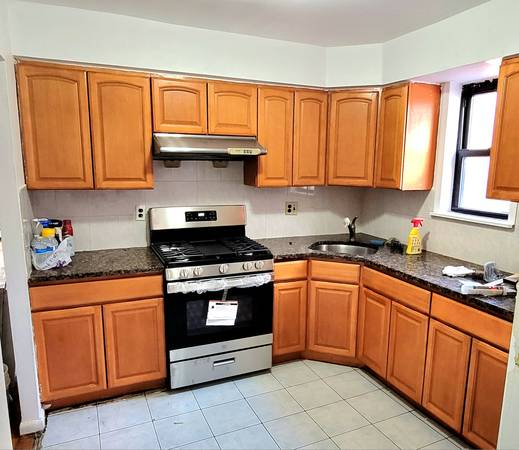 Primary Photo - 87-29 58th Ave
