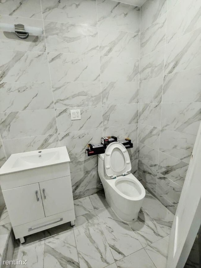 Building Photo - 2 br, 1 bath Apartment - 2769 3rd Ave