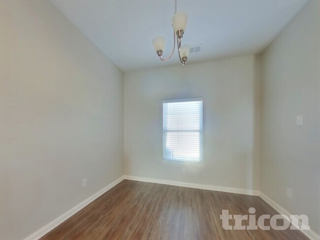 Foto del edificio - 5300 Persimmon Dr
