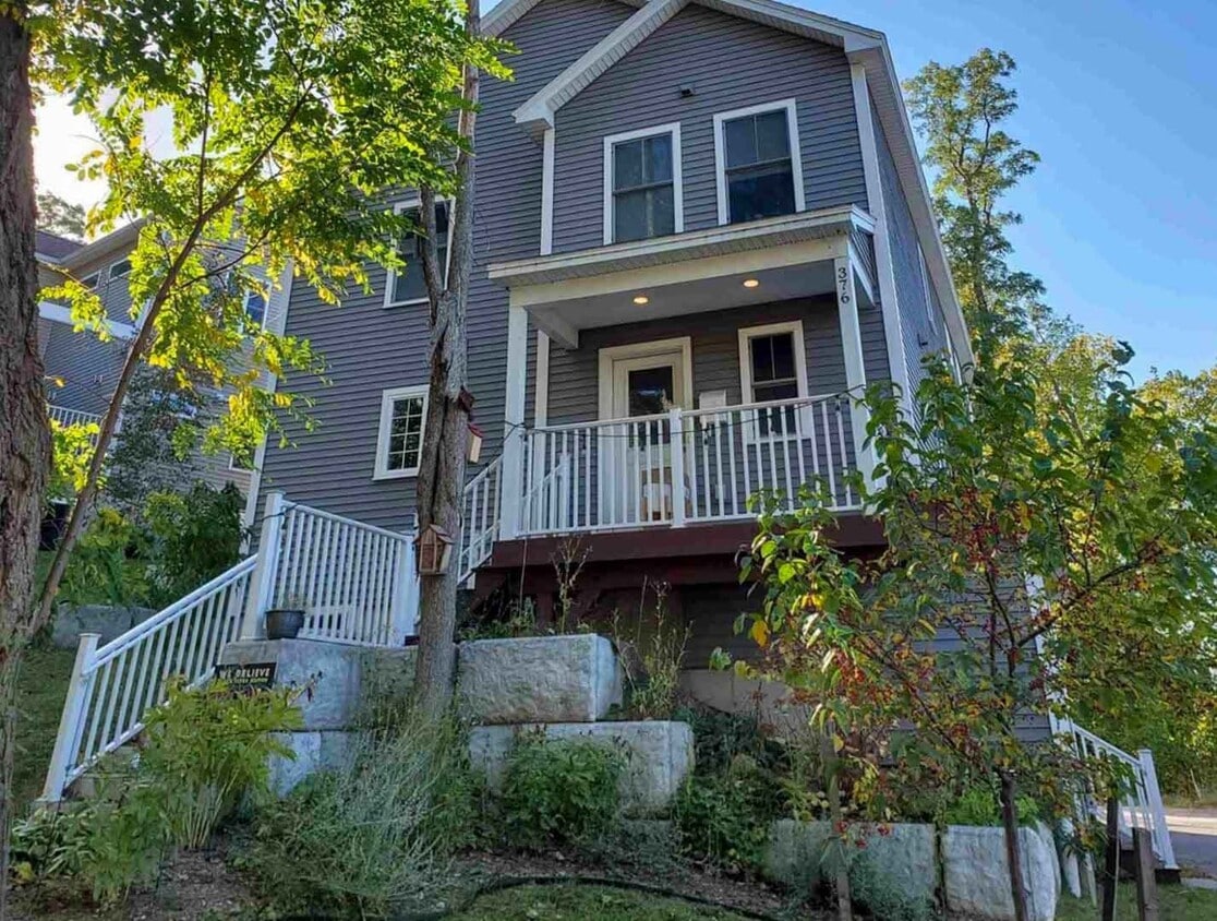 Primary Photo - Luxury rental apartments close to UVM Medical Center and college campuses