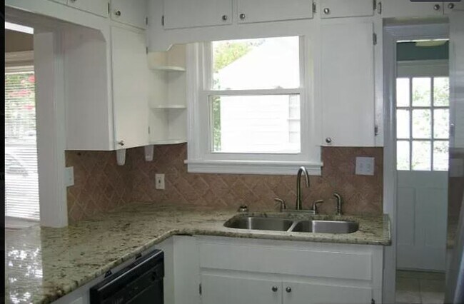 Foto del edificio - 2604 Bonita Cir SW