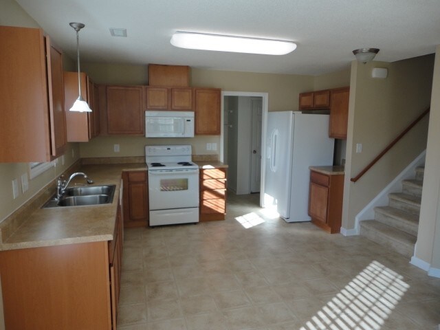 Building Photo - 4004 Lady Slipper Lane