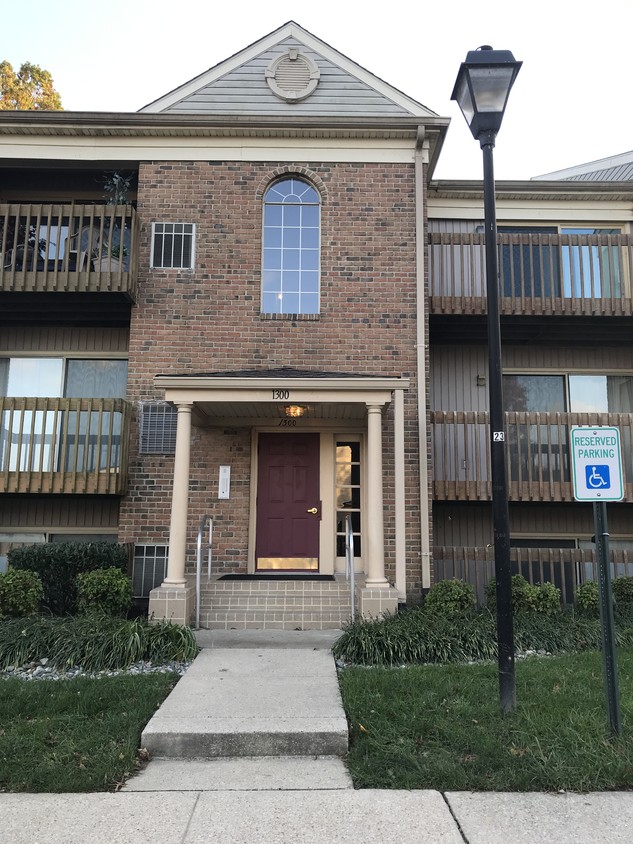 Primary Photo - 1300 Sugarwood Cir