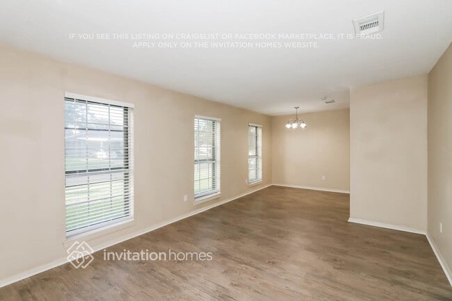 Building Photo - 745 Academy Ln