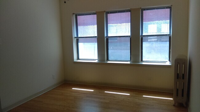 Building Photo - 5736 N Winthrop Ave