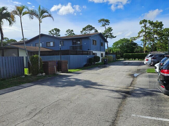 Building Photo - 4584 Holly Lake Dr