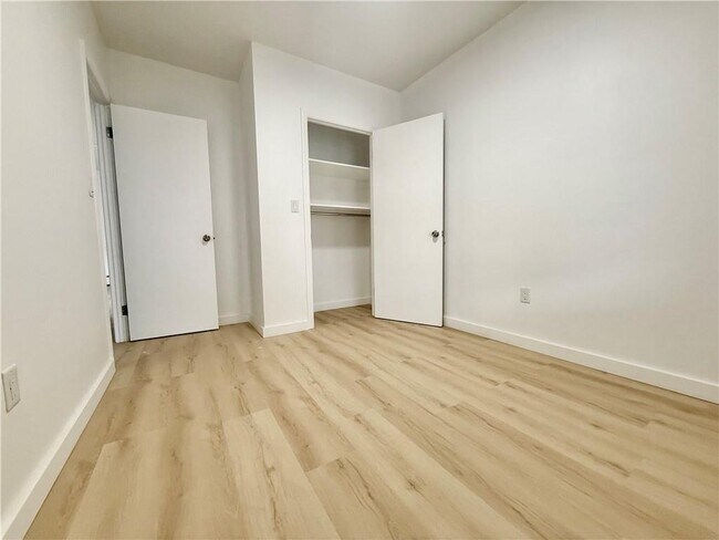 Foto del edificio - 1561 E 32nd St