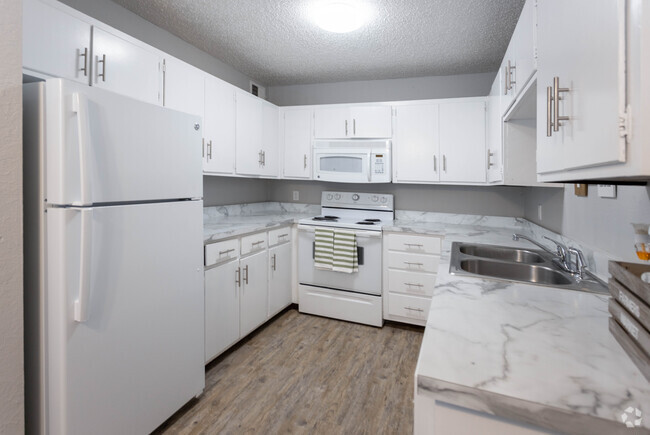 2BR 1BA - 950 SF - San Remy Apartments