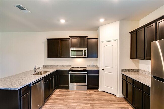 Foto del edificio - 220 Sunnymeade Ln