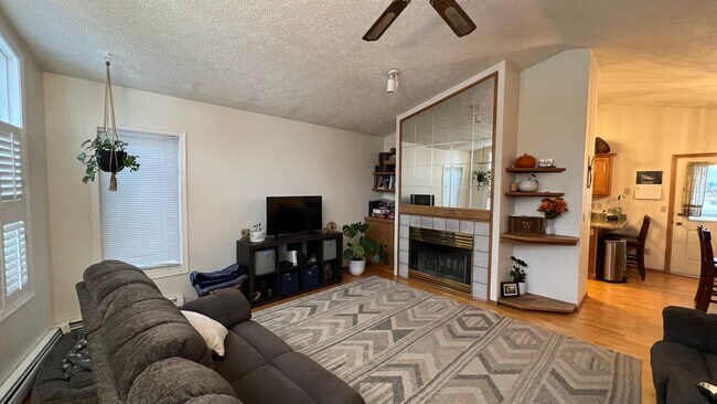 Foto del edificio - Single Family House off Turpin! 3 Bed/2 Ba...