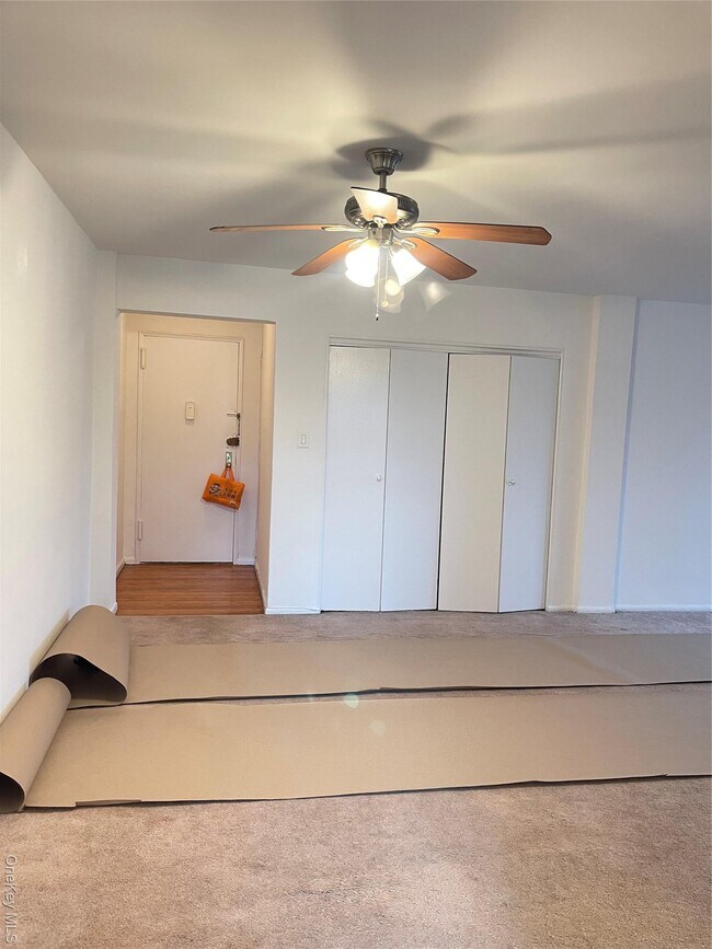 Foto del edificio - 66-01 Burns St