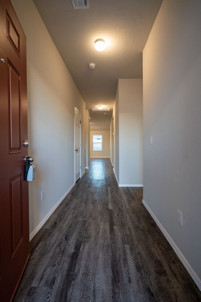 Foto del edificio - Spacious New Construction for Rent!