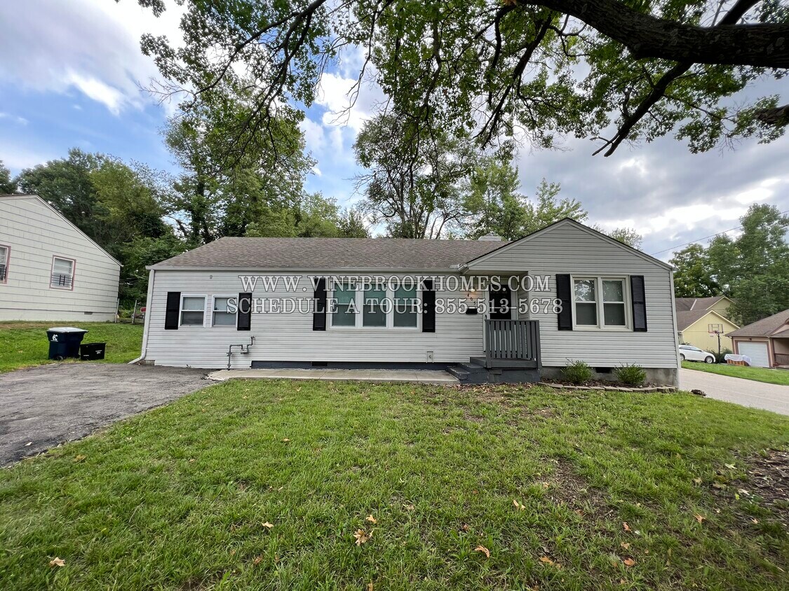 Primary Photo - 405 E 92nd St