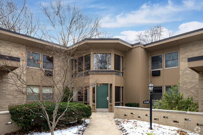 Building Photo - Golfview Apartments
