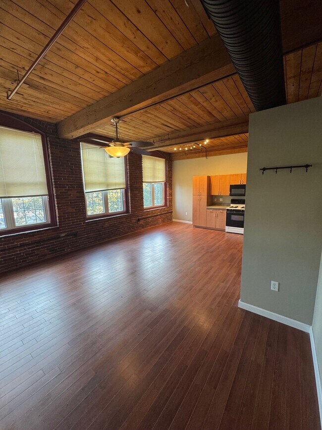 Living Room & Kitchen Area - 471 Silver St