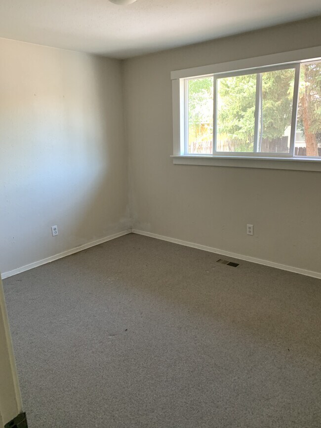 Building Photo - 455 Redmond