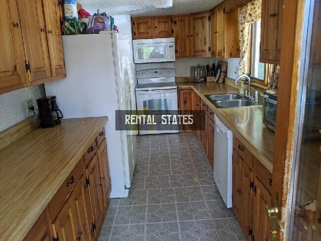 Building Photo - 3 bedroom in Gilford NH 03249