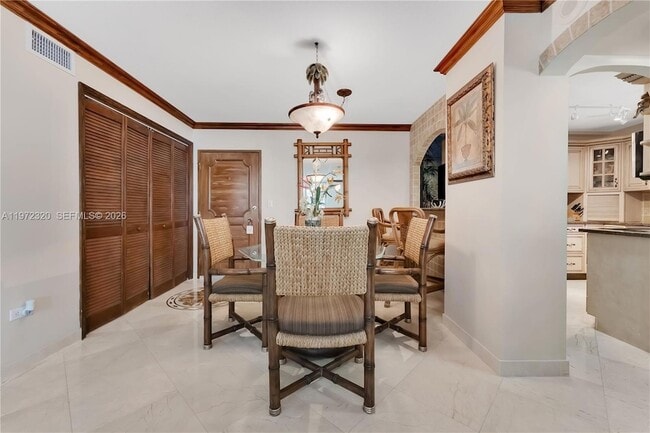 Foto del edificio - 5555 Collins Ave