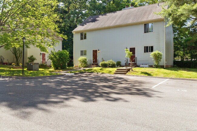 Building Photo - 26 Larkspur Dr