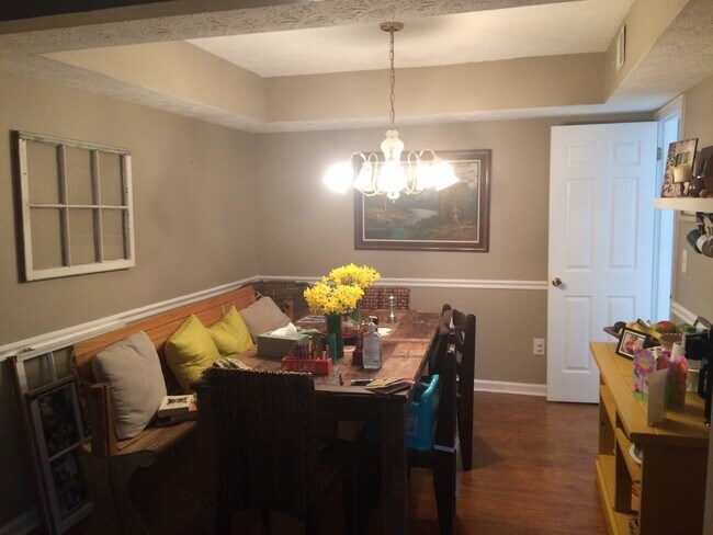 Foto del edificio - Spacious 3 Bedroom 2.5 Bath Townhome with Community Pool!!