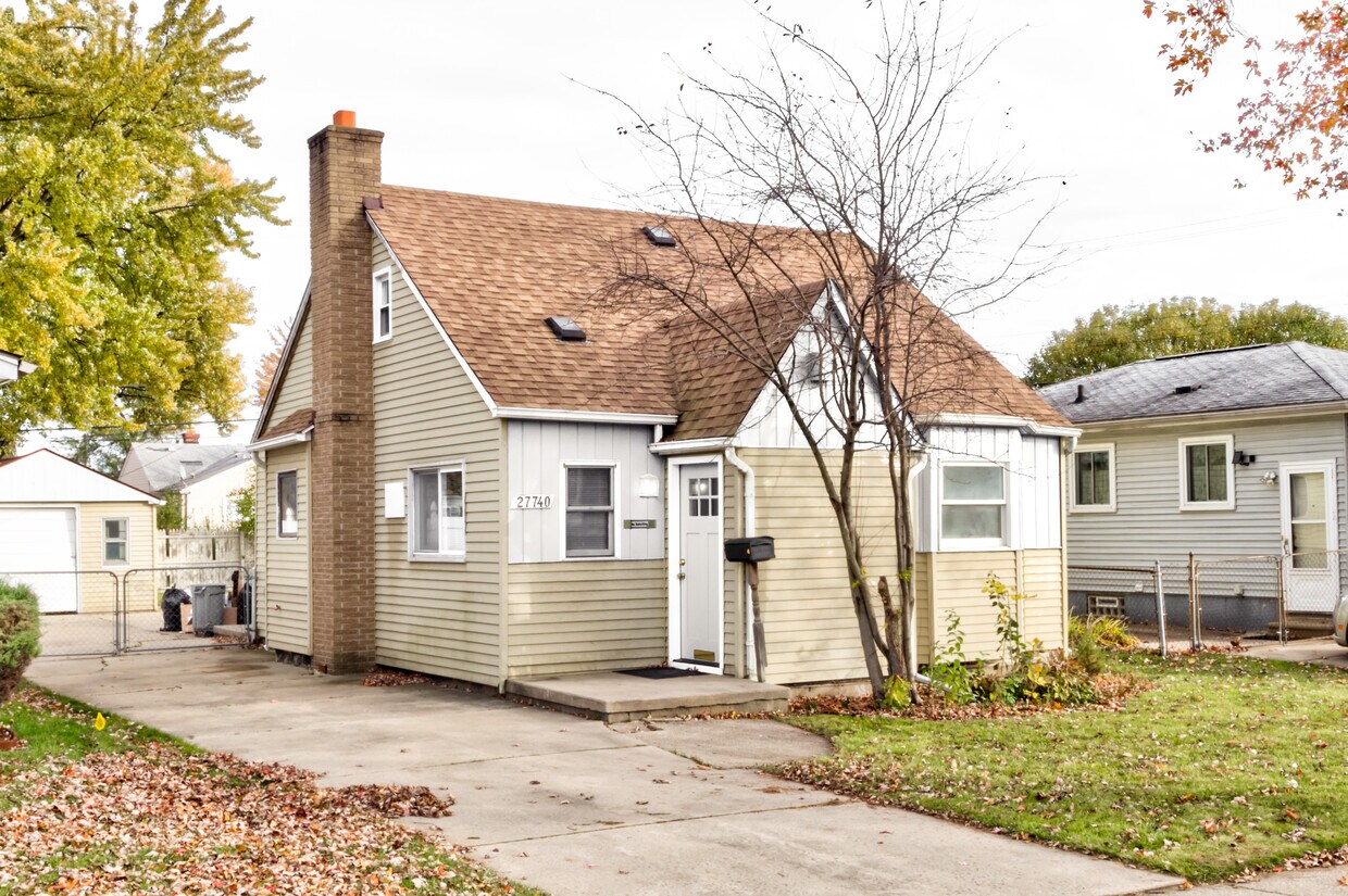 Primary Photo - 27740 Bohnhoff St