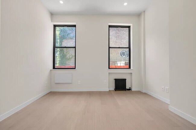 Building Photo - 184 Bleecker St