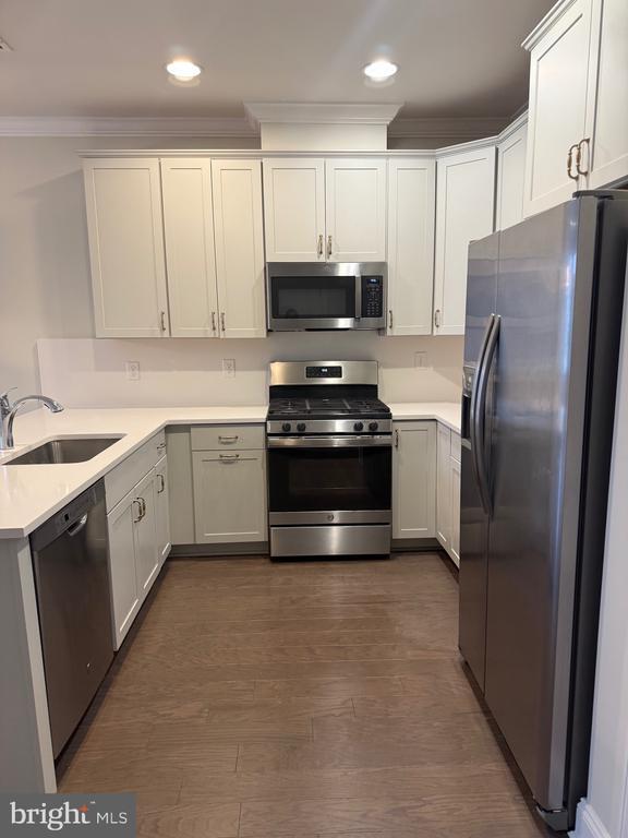 Foto del edificio - 220 Charles Ellis Dr