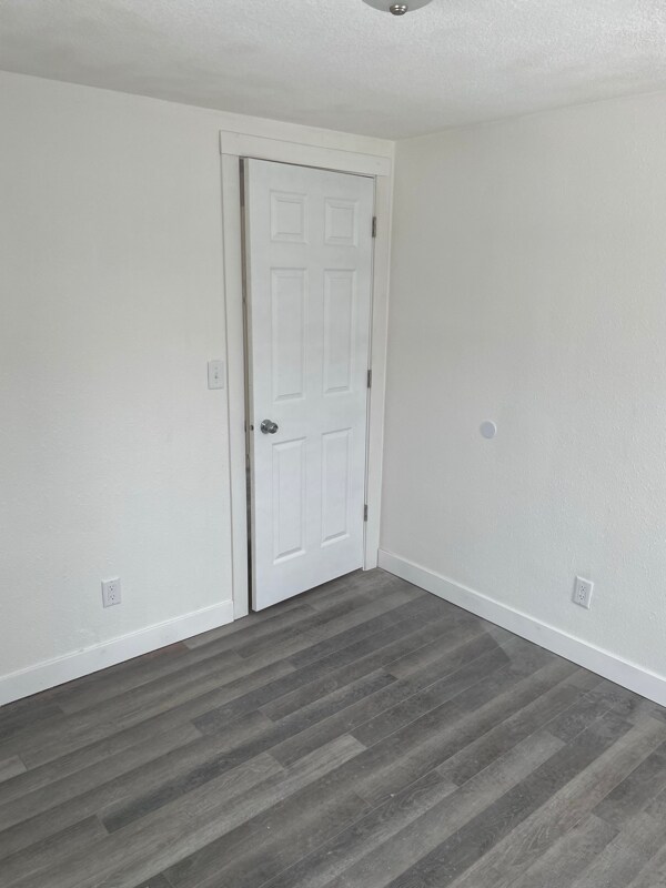 Foto del edificio - 215 W 2nd St