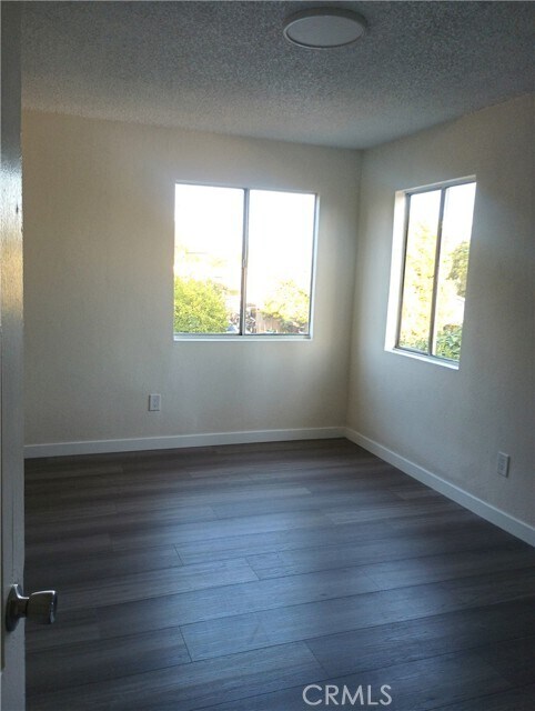 Foto del edificio - 966 E 7th St