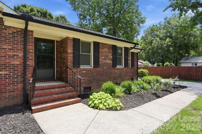 Foto del edificio - 6299 Spring Ct Ln