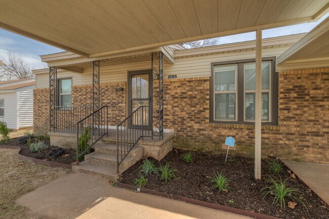 Building Photo - 2416 NW 40th St