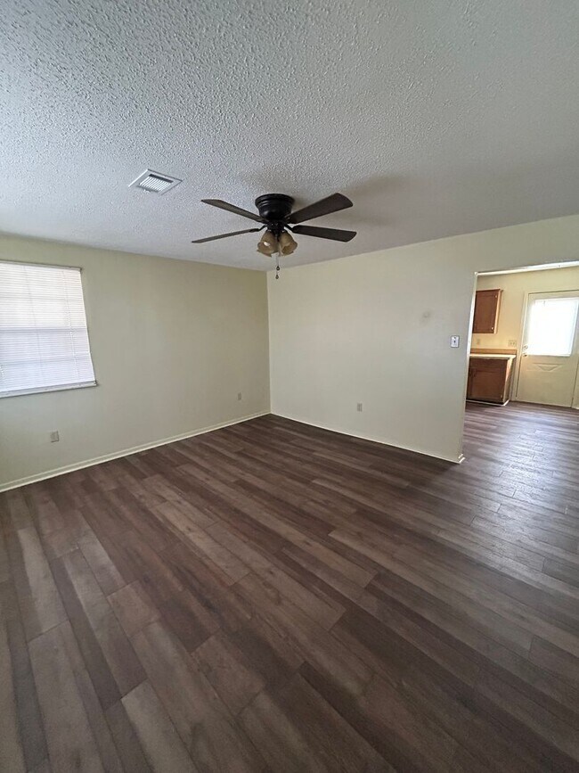 Building Photo - 106 Gabriel Cir