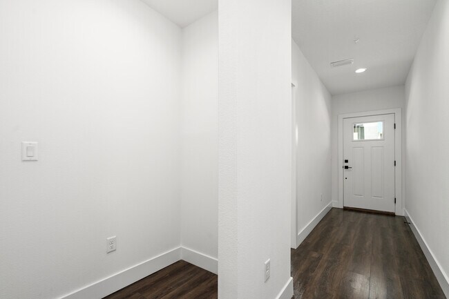 Foto del edificio - 869 6th Ave S