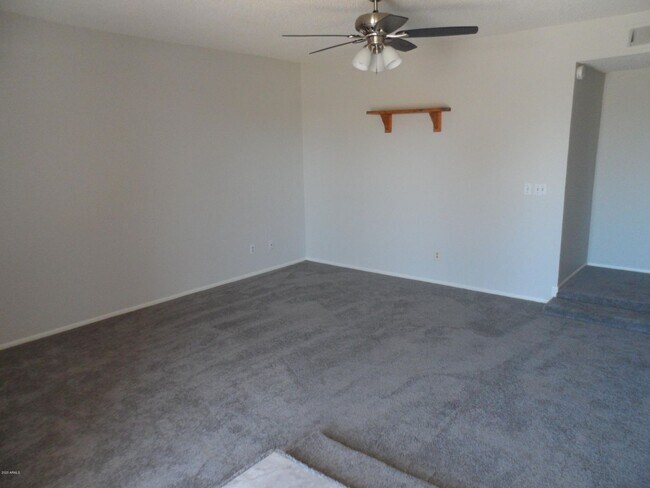 Building Photo - 3 Bedroom Glendale Home Pool Service Inclu...