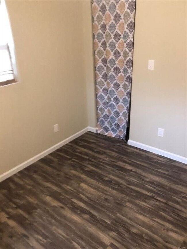 Foto del edificio - 4 bed 2 bath