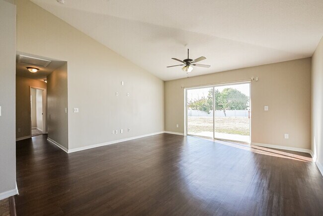 Building Photo - 2706 Eagle Canyon Dr S