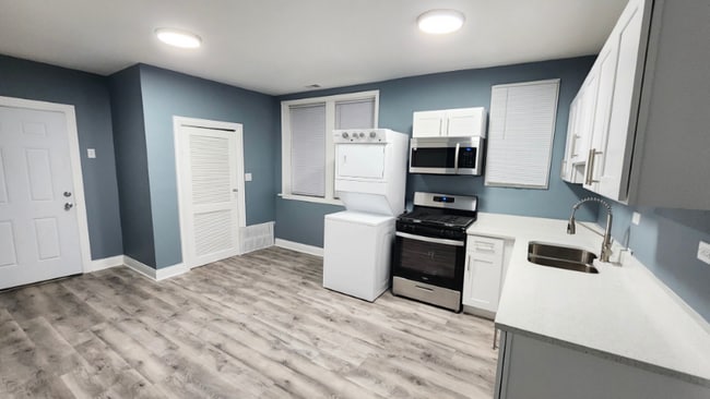 Building Photo - 3662 S Paulina St